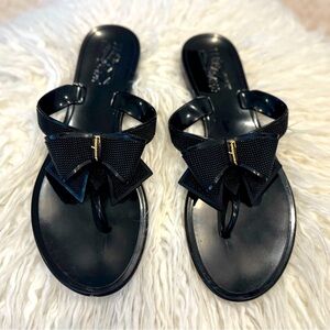 SALVATORE FERRAGAMO Black Bali Signature Bow Rubber Sandals, Size 8
